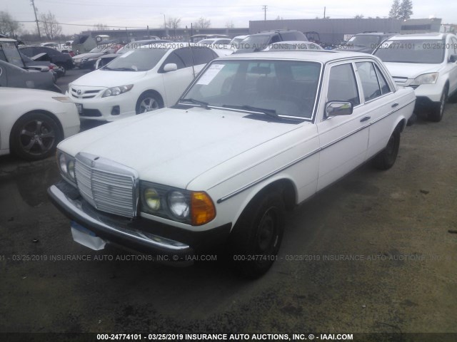 WDBAB23A6CB352229 - 1982 MERCEDES-BENZ 240 D WHITE photo 2