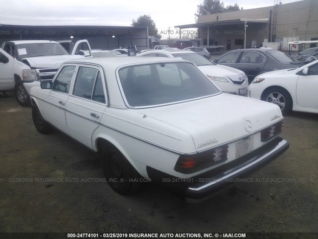 WDBAB23A6CB352229 - 1982 MERCEDES-BENZ 240 D WHITE photo 3