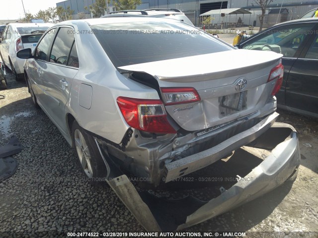 4T1BF1FK0EU304463 - 2014 TOYOTA CAMRY L/SE/LE/XLE 银色 照片 3