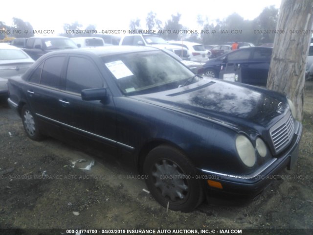 WDBJF65F6WA619044 - 1998 MERCEDES-BENZ E 320 BLUE photo 1