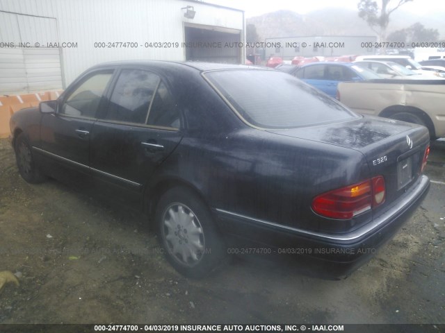 WDBJF65F6WA619044 - 1998 MERCEDES-BENZ E 320 BLUE photo 3