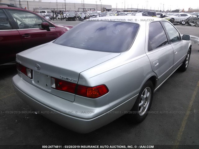 JT2BG22K9Y0448224 - 2000 TOYOTA CAMRY CE/LE/XLE SILVER photo 4