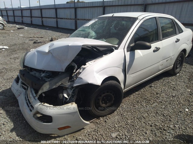 1FAFP34N77W318031 - 2007 FORD FOCUS ZX4/S/SE/SES WHITE photo 2