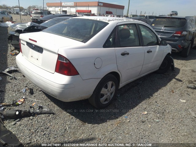 1FAFP34N77W318031 - 2007 FORD FOCUS ZX4/S/SE/SES WHITE photo 4