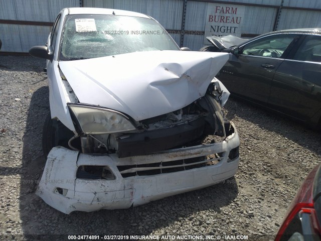 1FAFP34N77W318031 - 2007 FORD FOCUS ZX4/S/SE/SES WHITE photo 6