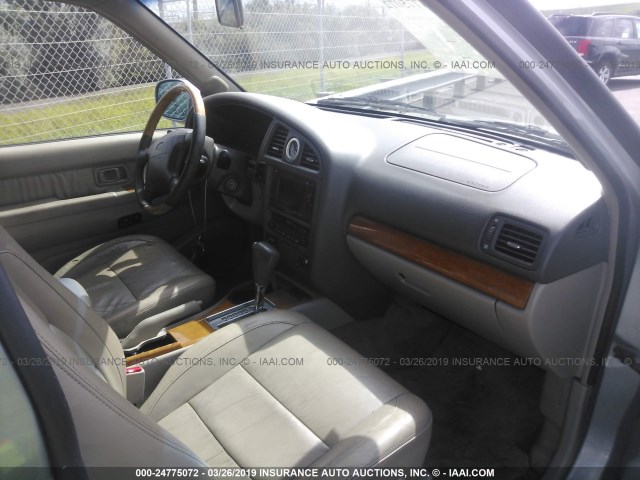 JNRDR09Y61W214733 - 2001 INFINITI QX4 SILVER photo 5