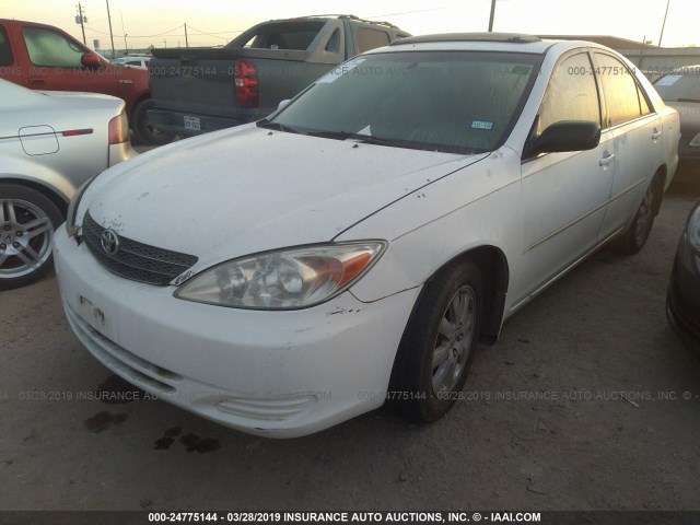 4T1BF32K62U020722 - 2002 TOYOTA CAMRY LE/XLE/SE WHITE photo 2