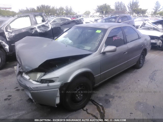 4T1BG22K5VU027690 - 1997 TOYOTA CAMRY CE/LE/XLE GRAY photo 2