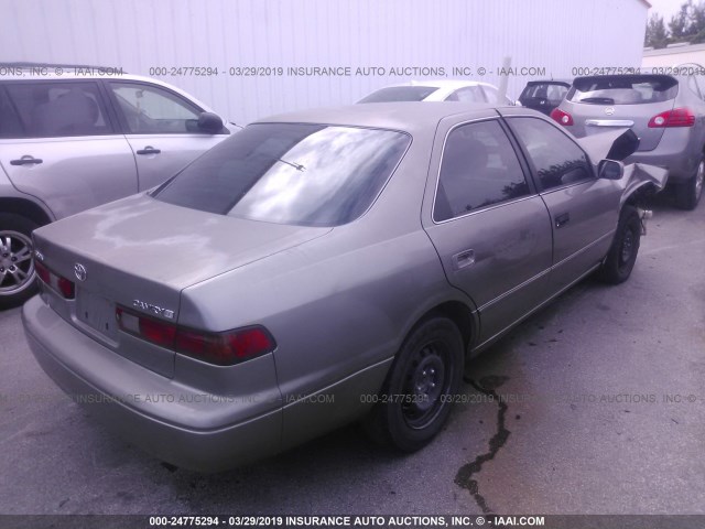 4T1BG22K5VU027690 - 1997 TOYOTA CAMRY CE/LE/XLE GRAY photo 4