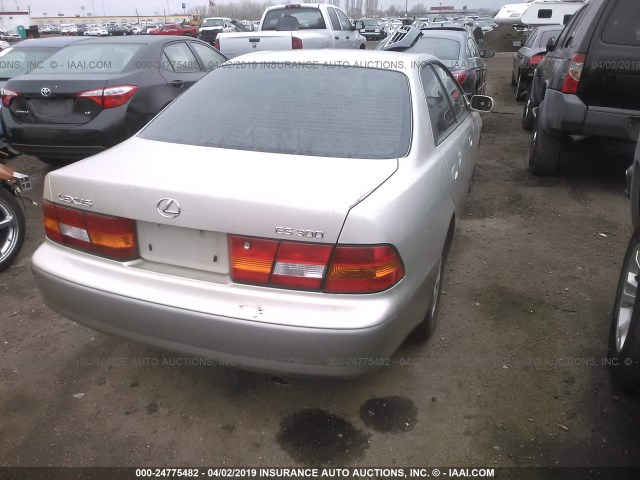 JT8BF28GXX5063882 - 1999 LEXUS ES 300 SILVER photo 4