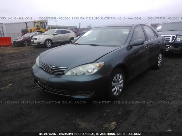 4T1BE32K75U034961 - 2005 TOYOTA CAMRY LE/XLE/SE GREEN photo 2