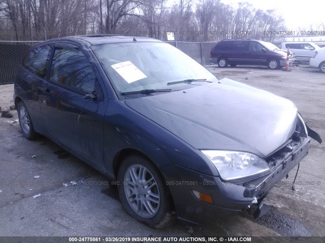 3FAFP31N25R104018 - 2005 FORD FOCUS ZX3 GRAY photo 1