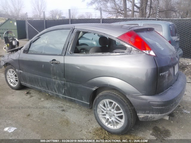 3FAFP31N25R104018 - 2005 FORD FOCUS ZX3 GRAY photo 3