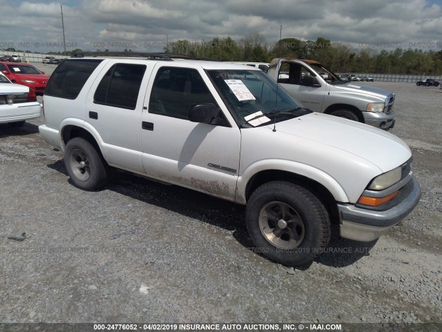 1GNDT13WX1K125518 - 2001 CHEVROLET BLAZER WHITE photo 1