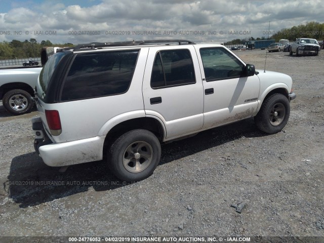 1GNDT13WX1K125518 - 2001 CHEVROLET BLAZER WHITE photo 4