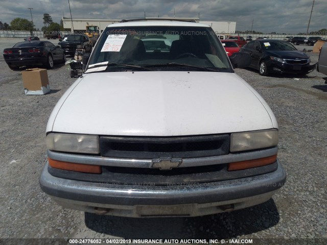 1GNDT13WX1K125518 - 2001 CHEVROLET BLAZER WHITE photo 6