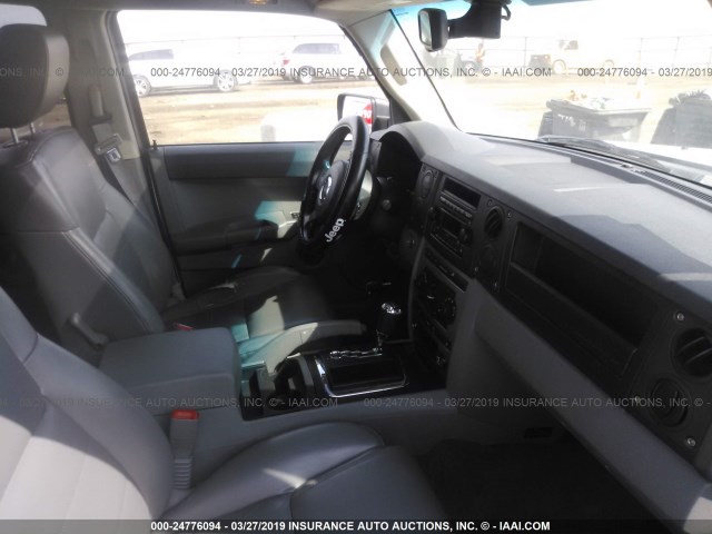 1J8HG48K86C104974 - 2006 JEEP COMMANDER SILVER photo 5