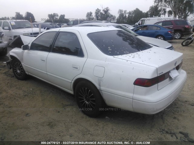 4T1BG22K8XU607759 - 1999 TOYOTA CAMRY CE/LE/XLE WHITE photo 3