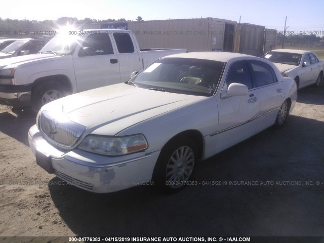 1LNHM81W53Y703605 - 2003 LINCOLN TOWN CAR EXECUTIVE WHITE photo 2