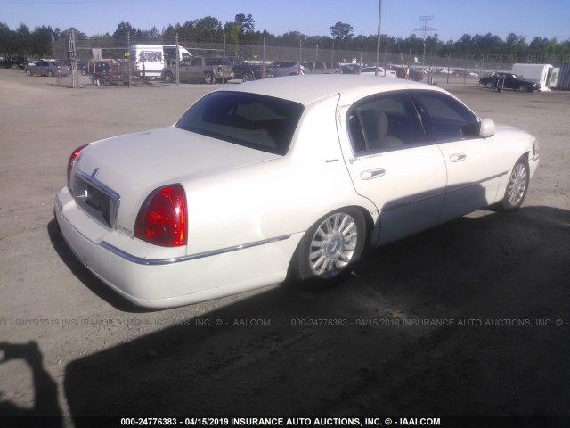 1LNHM81W53Y703605 - 2003 LINCOLN TOWN CAR EXECUTIVE WHITE photo 4