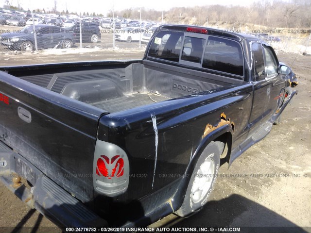 1B7GL22XXWS571312 - 1998 DODGE DAKOTA BLACK photo 4