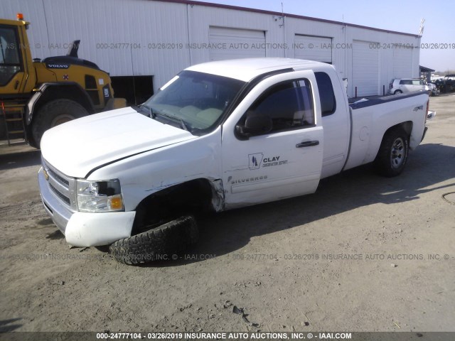 1GCRKREA6BZ326620 - 2011 CHEVROLET SILVERADO K1500 LS WHITE photo 2