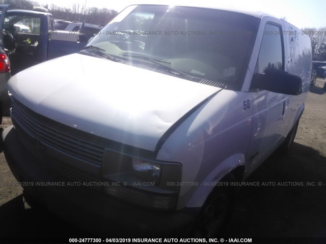 1GCDM19W21B116048 - 2001 CHEVROLET ASTRO WHITE photo 2