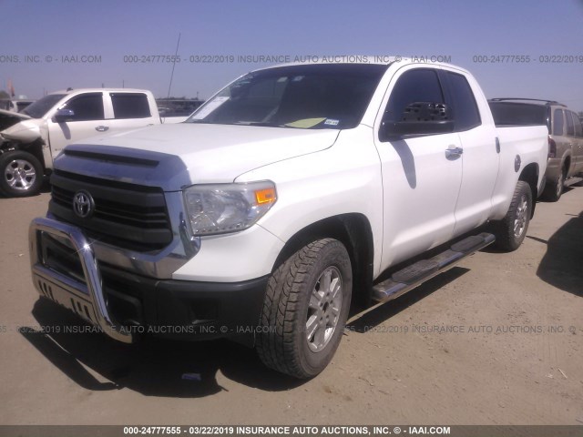 5TFRM5F16EX072960 - 2014 TOYOTA TUNDRA DOUBLE CAB SR/SR5 WHITE photo 2