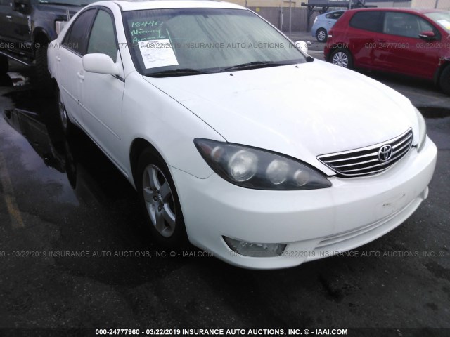 4T1BE30K56U702700 - 2006 TOYOTA CAMRY LE/XLE/SE WHITE photo 1