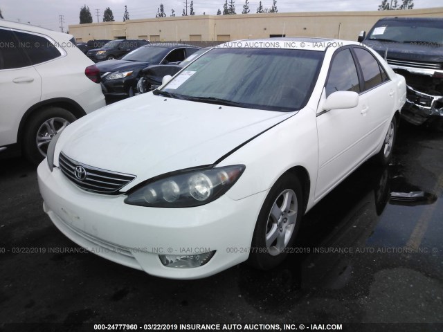 4T1BE30K56U702700 - 2006 TOYOTA CAMRY LE/XLE/SE WHITE photo 2