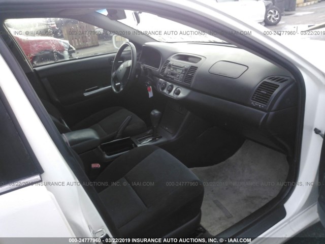4T1BE30K56U702700 - 2006 TOYOTA CAMRY LE/XLE/SE WHITE photo 5