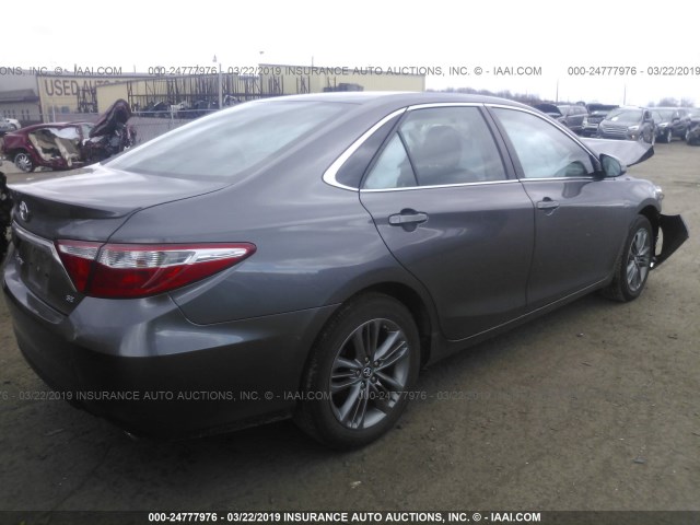 4T1BF1FKXGU248955 - 2016 TOYOTA CAMRY LE/XLE/SE/XSE ნაცრისფერი ფოტო 4