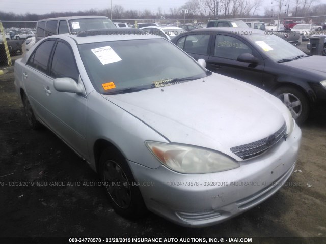 4T1BE32K92U560794 - 2002 TOYOTA CAMRY LE/XLE/SE SILVER photo 1
