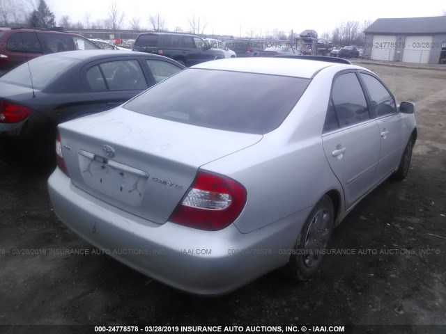 4T1BE32K92U560794 - 2002 TOYOTA CAMRY LE/XLE/SE SILVER photo 4
