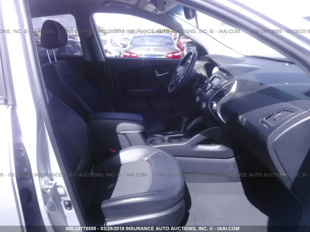 KM8JU3AC8DU681375 - 2013 HYUNDAI TUCSON GLS/LIMITED ვერცხლისფერი ფოტო 5