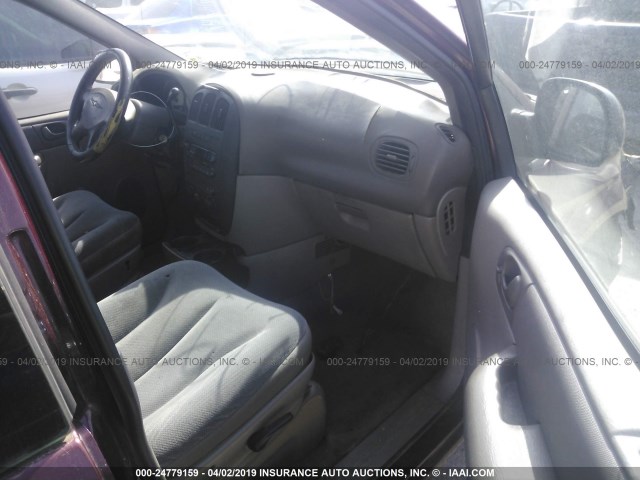 1C4GJ25B51B222203 - 2001 CHRYSLER VOYAGER BURGUNDY photo 5