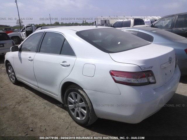 4T4BF3EKXBR143411 - 2011 TOYOTA CAMRY SE/LE/XLE WHITE photo 3