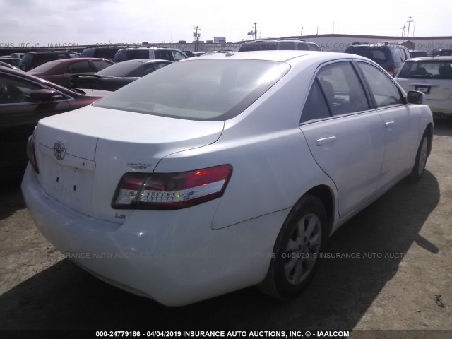 4T4BF3EKXBR143411 - 2011 TOYOTA CAMRY SE/LE/XLE WHITE photo 4