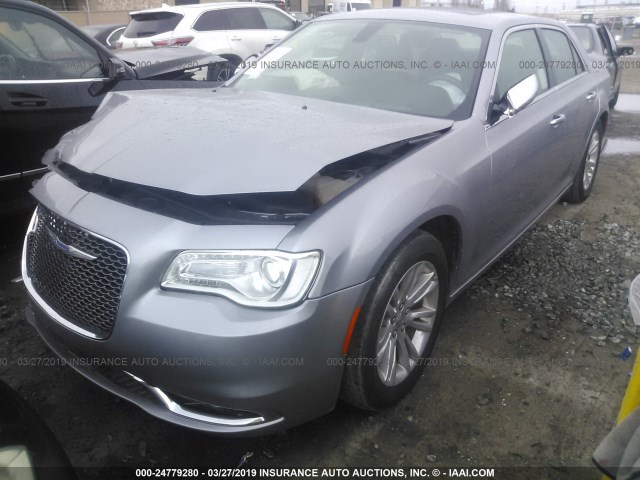 2C3CCAEG9HH564354 - 2017 CHRYSLER 300C SILVER photo 2