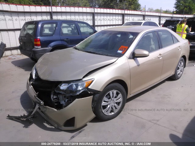 4T4BF1FK2CR191344 - 2012 TOYOTA CAMRY SE/LE/XLE GOLD photo 2