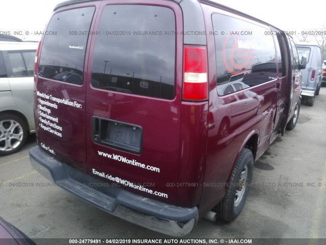 1GAHG39U961140565 - 2006 CHEVROLET EXPRESS G3500  RED photo 4