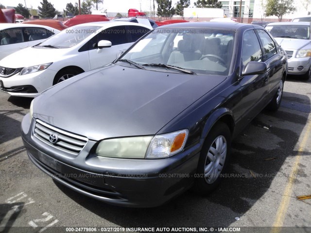 JT2BG22K910532761 - 2001 TOYOTA CAMRY CE/LE/XLE GRAY photo 2