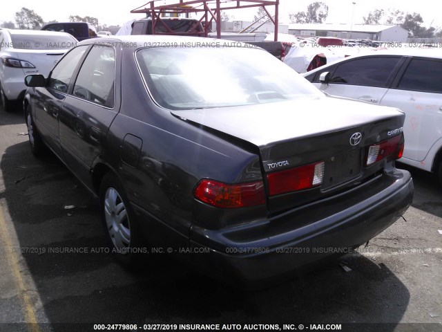 JT2BG22K910532761 - 2001 TOYOTA CAMRY CE/LE/XLE GRAY photo 3