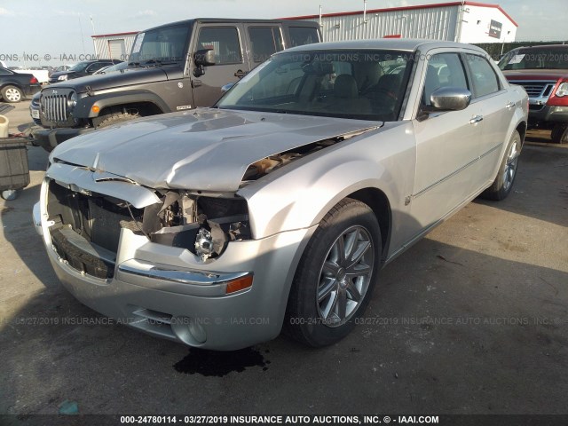 2C3KA63H17H880405 - 2007 CHRYSLER 300C SILVER photo 2