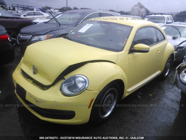 3VWJP7AT0CM634084 - 2012 VOLKSWAGEN BEETLE YELLOW photo 2