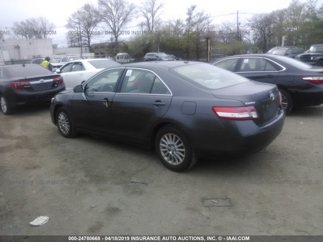 4T1BF3EK2AU009789 - 2010 TOYOTA CAMRY SE/LE/XLE GRAY photo 3