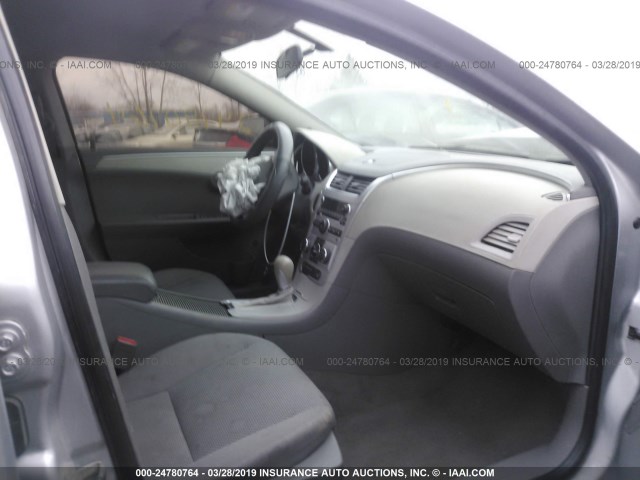 1G1ZA5E05AF254157 - 2010 CHEVROLET MALIBU LS SILVER photo 5