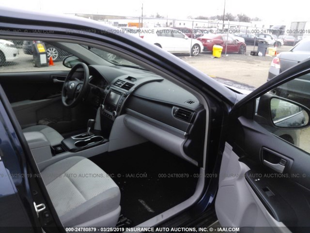 4T4BF1FK6ER409692 - 2014 TOYOTA CAMRY L/SE/LE/XLE 蓝色 照片 5