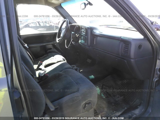 2GCEC19V321254164 - 2002 CHEVROLET SILVERADO C1500 GRAY photo 5