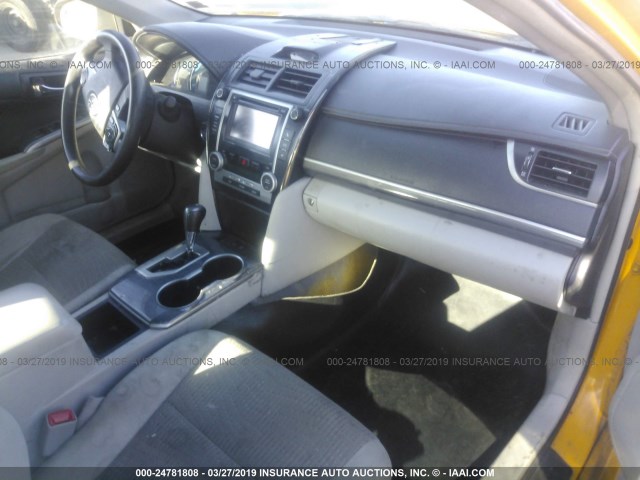 4T1BD1FK9EU110181 - 2014 TOYOTA CAMRY HYBRID/LE/XLE ყვითელი ფოტო 5